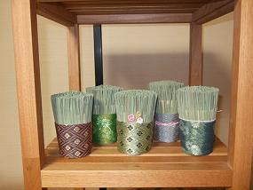 畳表の端のひげ（イ草）で作りました。部屋の片隅に置いてイ草の香りを楽しんだりしてください。